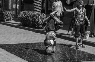 乐鱼体育app下载地址-“2025世界运动会：运动舞蹈，舞者用节奏打破极限，激烈角逐精彩不停”